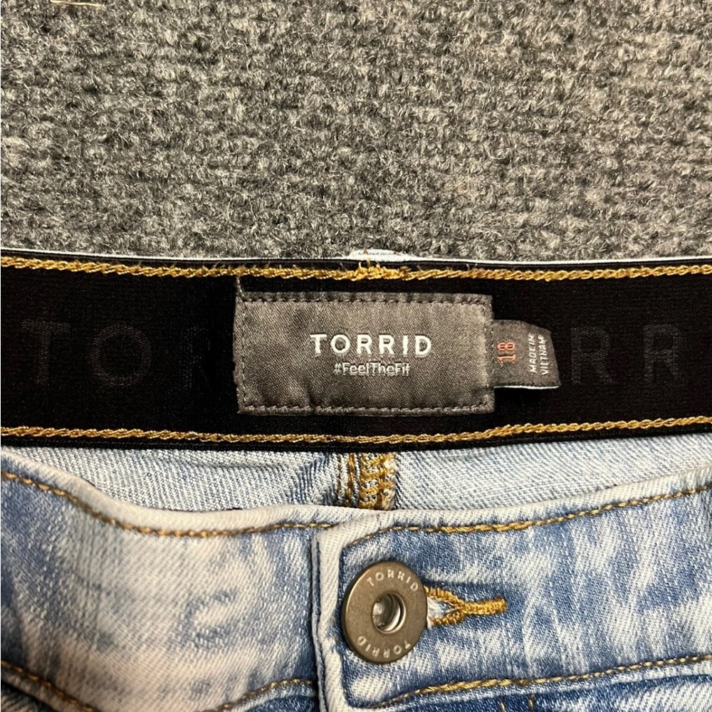 Torrid Shorts Jean Feel The Fit 18 Button Fly Plus Acid Wash Pockets - Picture 5 of 7